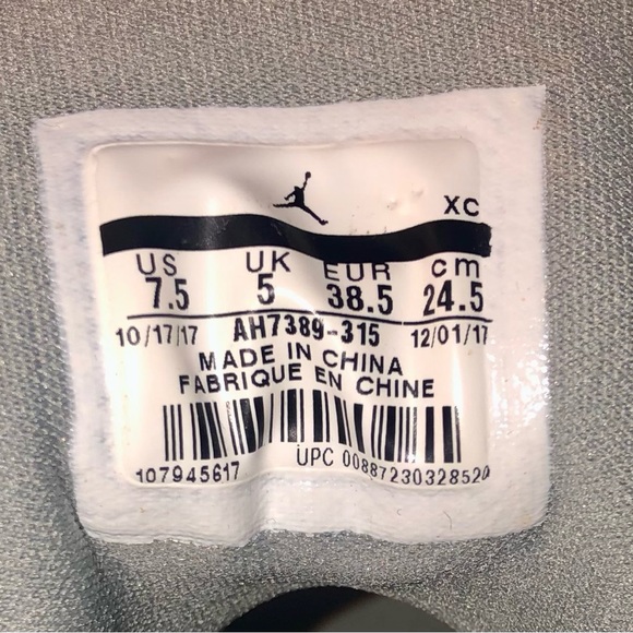 🔥AIR JORDAN RETRO 1🔥
       HIGH TOPS - Picture 10 of 11